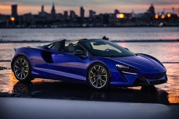 The 2025 McLaren Artura Spider 