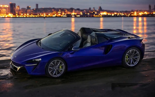 The 2025 McLaren Artura Spider Brings Together 690 HP and 21 Miles of Electric Range