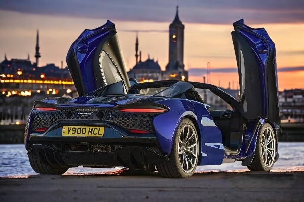 The 2025 McLaren Artura Spider 