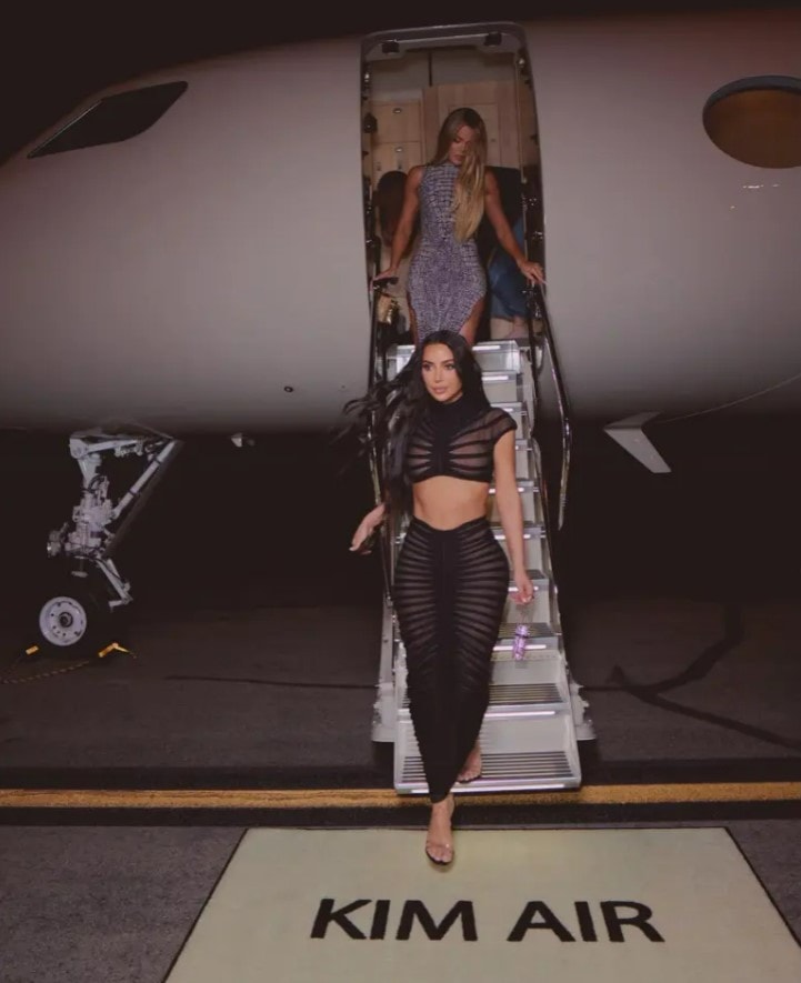 Kim Kardashian  0 Million Private Jet-Kim Air